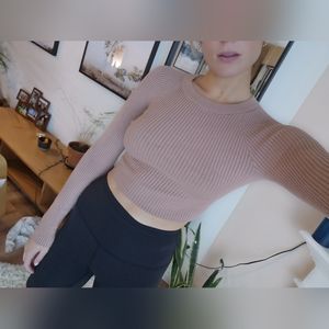 Cropped beige long sleeve top